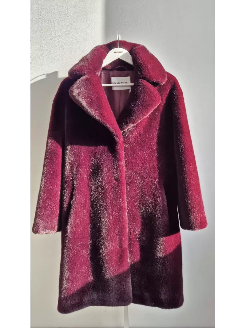 Płaszcz z ekologicznego futra Stand Studio burgundowy 34