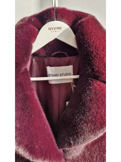Płaszcz z ekologicznego futra Stand Studio burgundowy 34