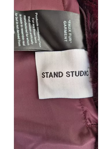 Płaszcz z ekologicznego futra Stand Studio burgundowy 34