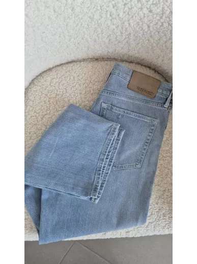 Jeansy True Religion