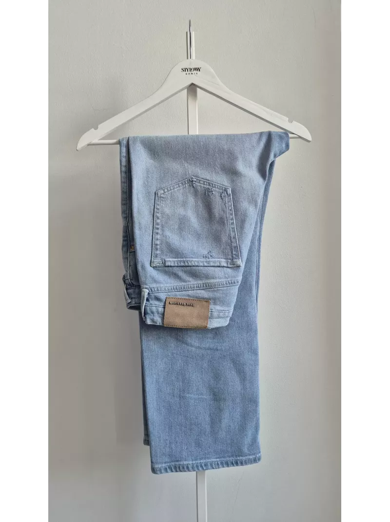 Jeansy True Religion