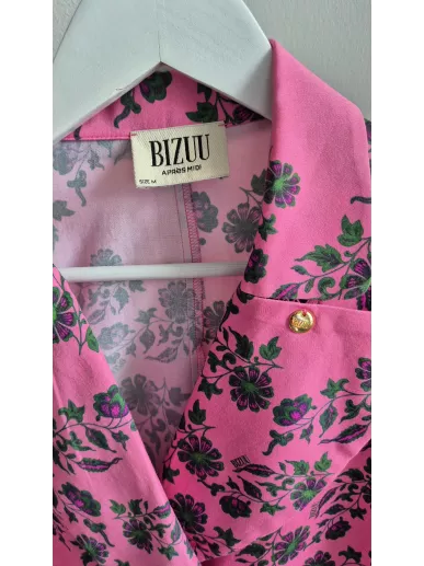 Bizuu sukienka różowa kwiatowa M – unikatowa vintage z podkreśloną talią