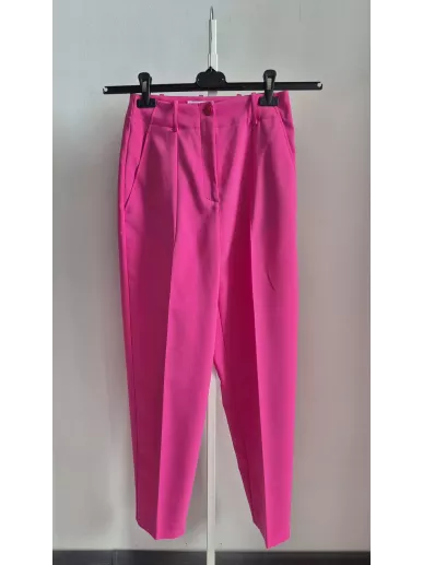 Patrizia Pepe – fuksjowe spodnie z kantem