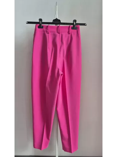 Patrizia Pepe – fuksjowe spodnie z kantem