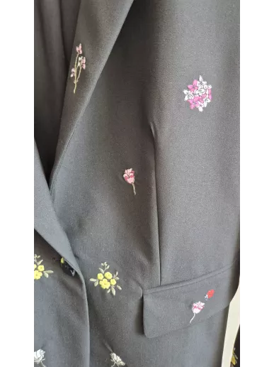 Czarna marynarka Marella z kwiatowym haftem