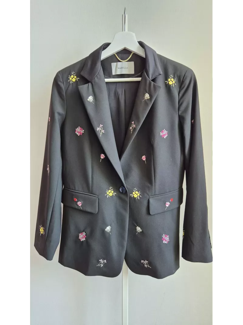 Czarna marynarka Marella z kwiatowym haftem