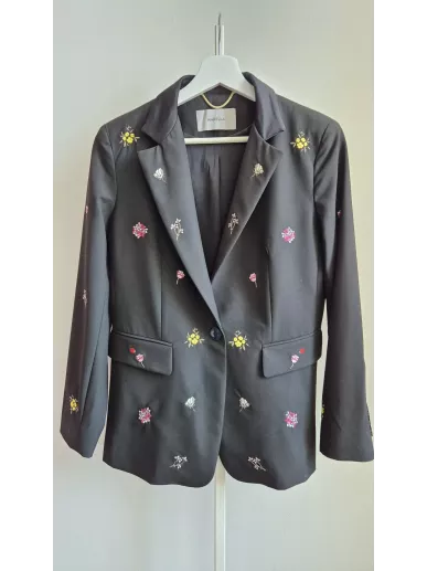 Czarna marynarka Marella z kwiatowym haftem