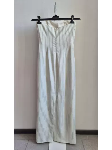 LaMania Muse biała sukienka bez ramiączek w prążki z gorsetem rozm. 36