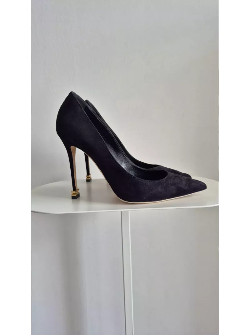 Elisabetta Franchi czarne szpilki zamszowe z logo na obcasie, rozmiar 37