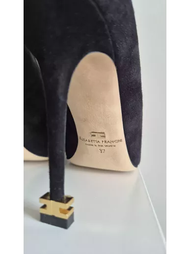 Elisabetta Franchi czarne szpilki zamszowe z logo na obcasie, rozmiar 37