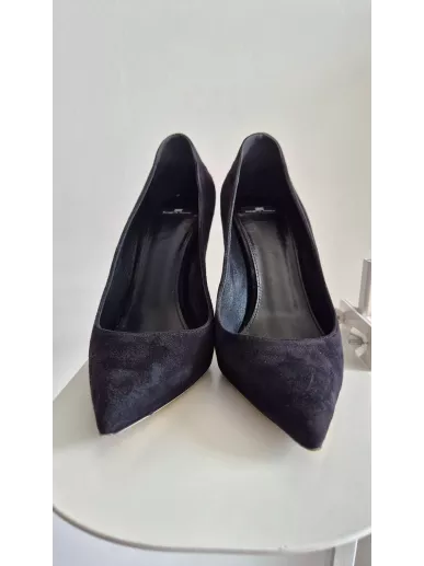 Elisabetta Franchi czarne szpilki zamszowe z logo na obcasie, rozmiar 37