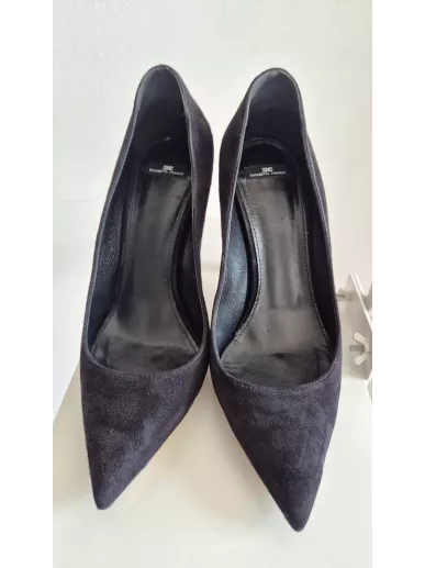 Elisabetta Franchi czarne szpilki zamszowe z logo na obcasie, rozmiar 37