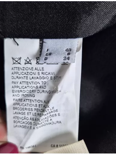 PINKO czarny długi płaszcz damski z ozdobnym guzikiem, rozmiar 36 polski