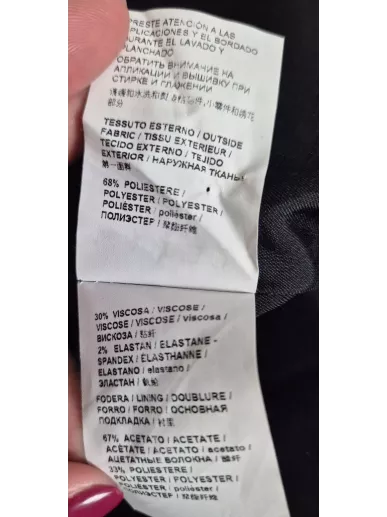 PINKO czarny długi płaszcz damski z ozdobnym guzikiem, rozmiar 36 polski