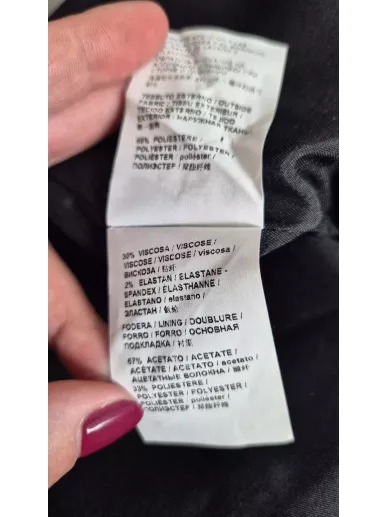 PINKO czarny długi płaszcz damski z ozdobnym guzikiem, rozmiar 36 polski