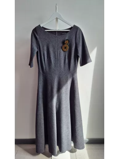 Luisa Cerano – Szara sukienka wełniana z aplikacją koralików | Stylowy