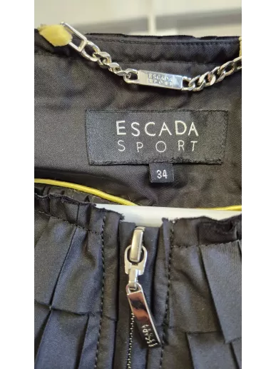 Kurtka ESCADA Sport czarna plisowany kołnierz 36/38 – Stylowy Komis