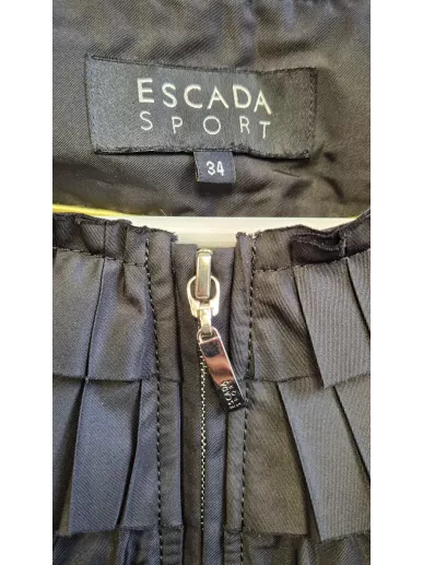 Kurtka ESCADA Sport czarna plisowany kołnierz 36/38 – Stylowy Komis