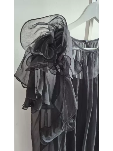 Jedwabna czarna bluzka Nissa z falbanami – Stylowy Komis