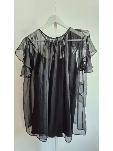 Jedwabna czarna bluzka Nissa z falbanami – Stylowy Komis