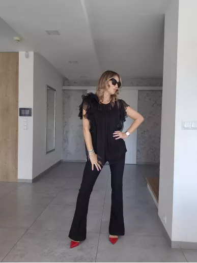 Jedwabna czarna bluzka Nissa z falbanami – Stylowy Komis