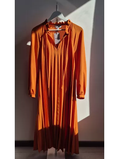 & Other Stories Paris Atelier pomarańczowa plisowana sukienka midi