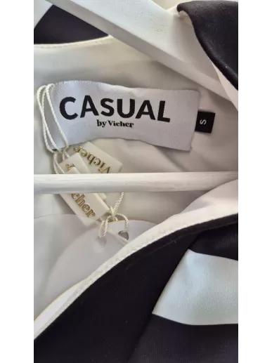 Sukienka Vicher Casual w czarno-białe pasy z georgette | Stylowy Komis