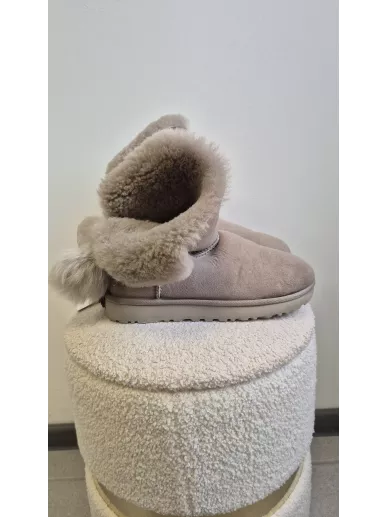 UGG Australia beżowe śniegowce z pomponami model Bailey Pom