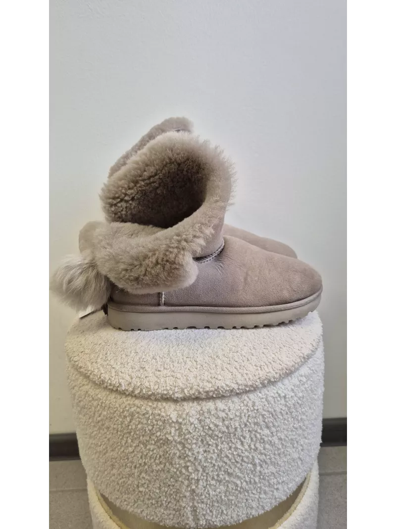 UGG Australia beżowe śniegowce z pomponami model Bailey Pom