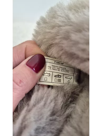 UGG Australia beżowe śniegowce z pomponami model Bailey Pom