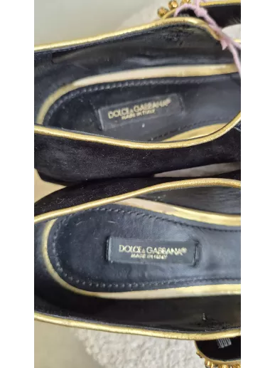 Dolce & Gabbana czółenka zamszowe z kryształową broszką