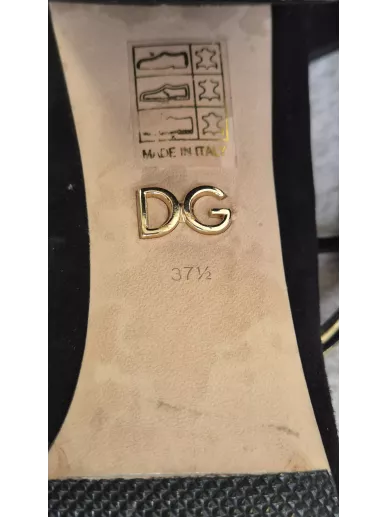 Dolce & Gabbana czółenka zamszowe z kryształową broszką