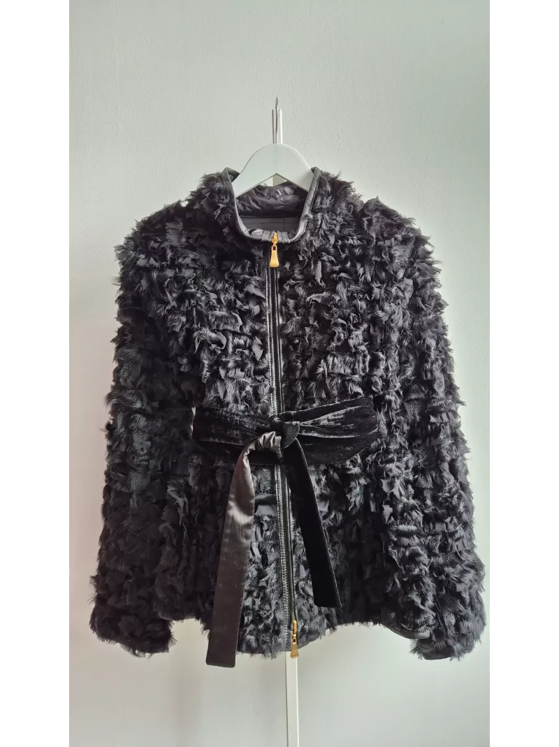 Dwustronne futerko Escada z jagnięcej skóry czarne rozmiar 40