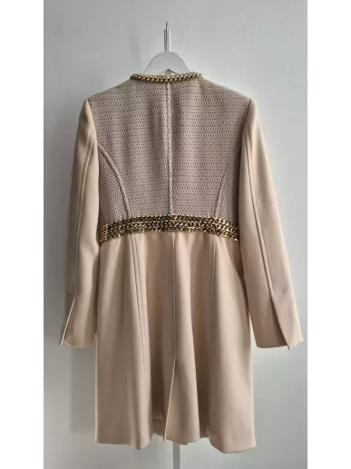 Płaszcz Elisabetta Franchi Gold beżowy z łańcuchami 38PL