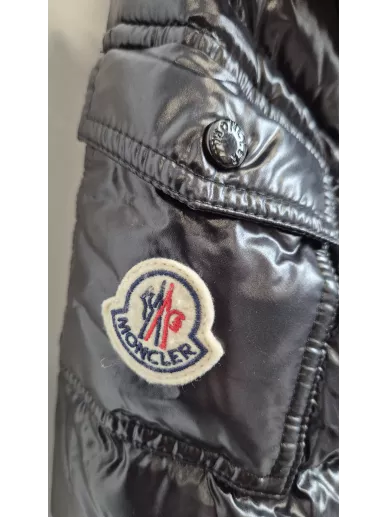 Moncler Badyfur – czarna kurtka z futrem Blue Fox | Stylowy Komis