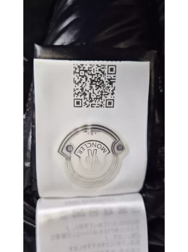 Moncler Badyfur – czarna kurtka z futrem Blue Fox | Stylowy Komis